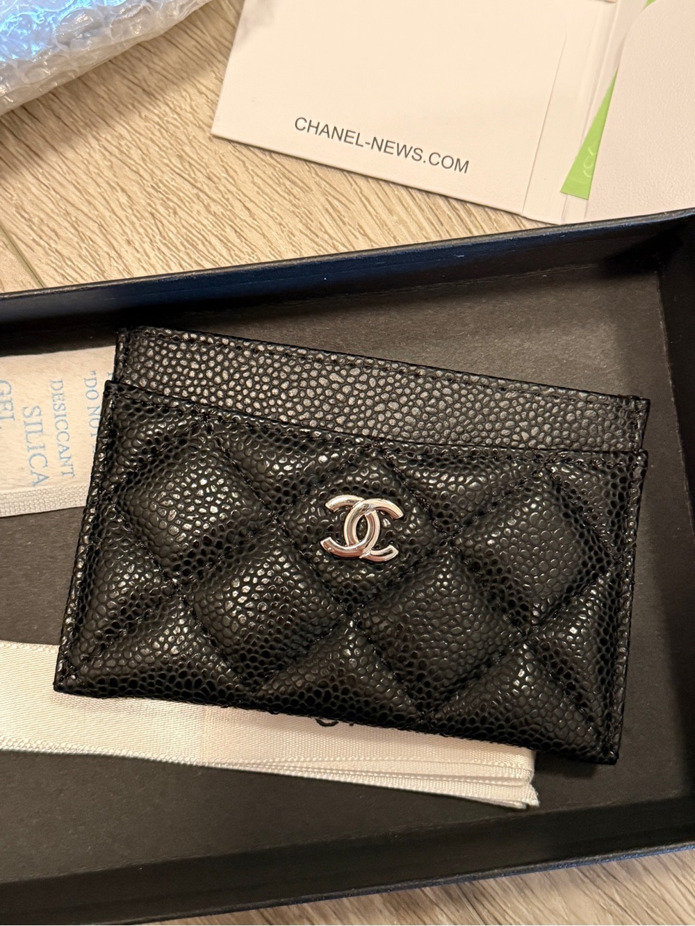 Cardholder wallet caviar leather